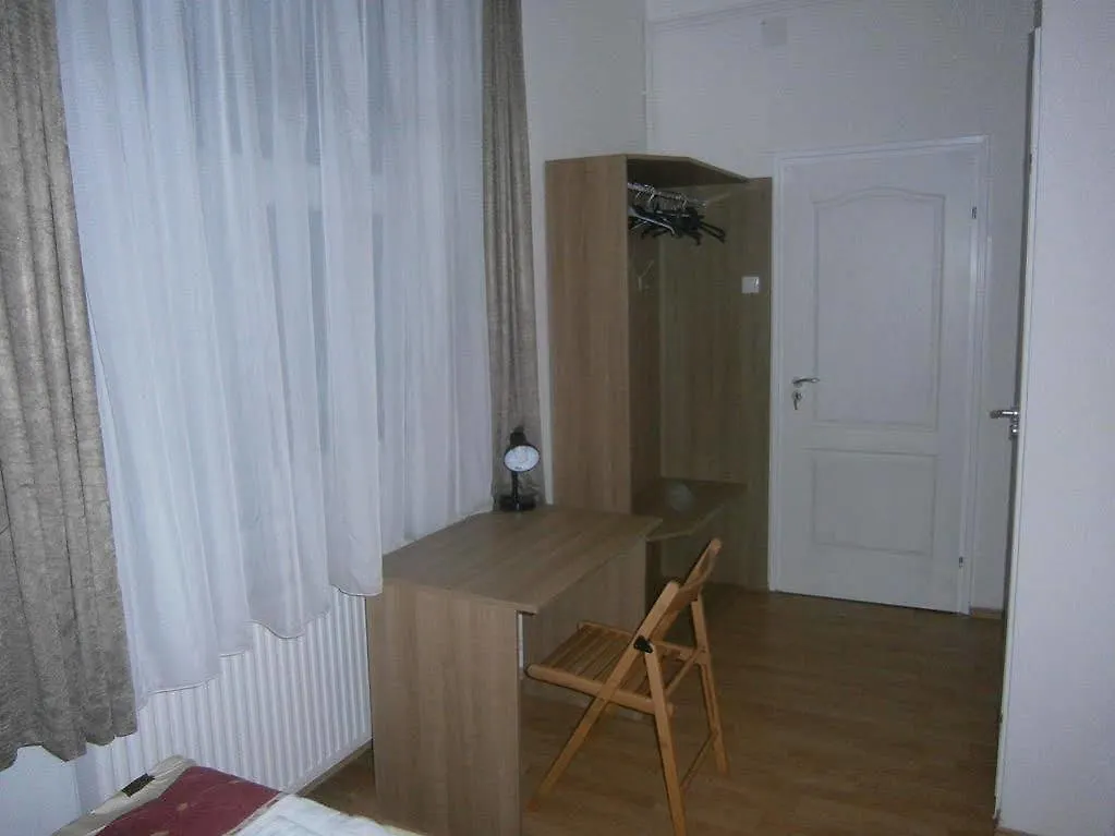 Fanni Budapest Guesthouse 3*,